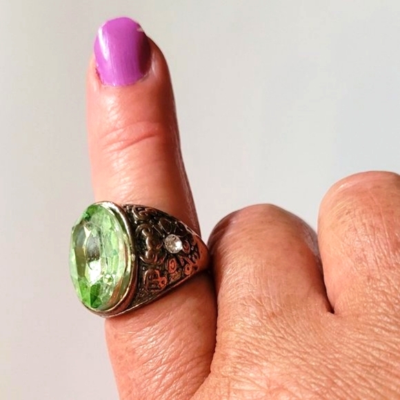 Bohemian Style Light Green Mock Periodot Statement Ring Size 9 - Picture 8 of 16